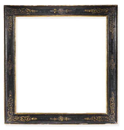 Cornice a cassetta in legno ebanizzato e dorato. Toscana XVI secolo