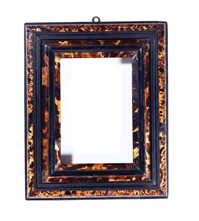 Cornice in legno ebanizzato e lastronato in tartaruga. Roma fine XVIII secolo