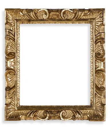 Cornice in legno dorato e intagliato a volute. Toscana XVI-XVII secolo