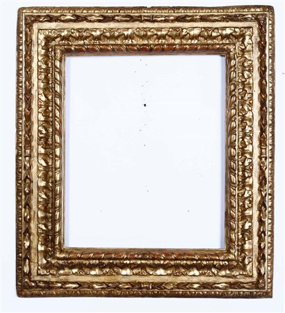 Cornice in legno modanato, intagliato a più ordini e dorato. Toscana XVI secolo