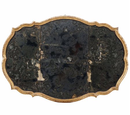 Cornice sagomata in legno intagliato e dorato, XX secolo