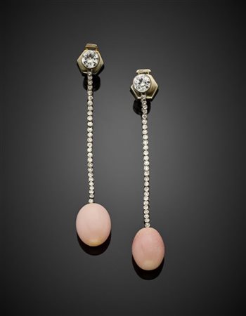 Orecchini pendenti in platino, perle conch di mm 8,50x11,20 circa e diamanti, d
