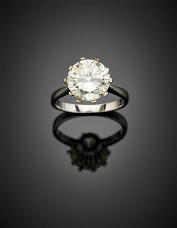 Anello solitario in oro bianco con diamante rotondo a brillante di ct. 4,42, g