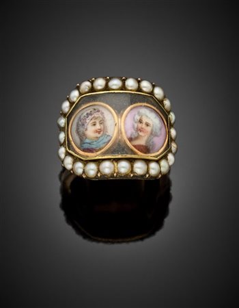 Anello in oro giallo, argento, mezze perle e miniature, g 8,64 circa misura 11/