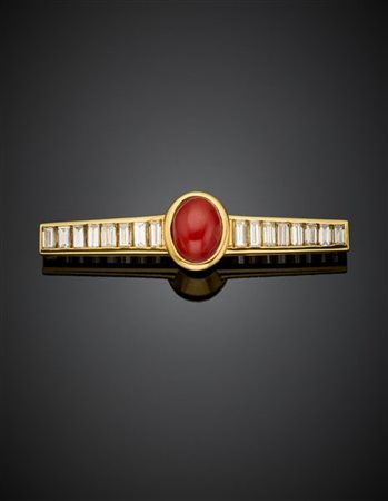 CUSI
Spilla in oro giallo con diamanti a baguette e corallo rosso cabochon, dia