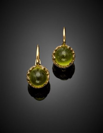 POMELLATO
Orecchini "Chimera" in oro giallo e peridoti cabochon rifinito con pi