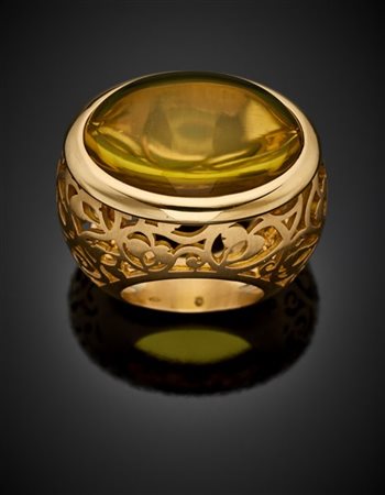 POMELLATO
Anello in oro giallo satinato e traforato serie "Arabesque" con quarz