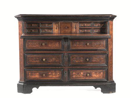 Cassettone scrivania, Lombardia, fine sec. XVIII, in noce intarsiato con...