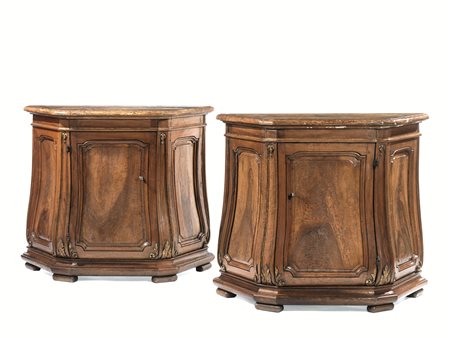 Coppia di piccole credenze, Piemonte, metà sec. XVIII, in noce intagliato e...