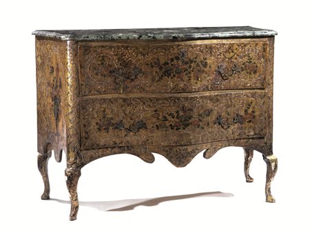 Cassettone, Sicilia, metà secolo XVIII, in legno decorato in pastiglia dorata...