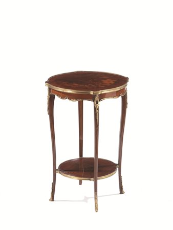 Due tavolini da appoggio, Francia, fine sec. XIX, in mogano con applicazioni...