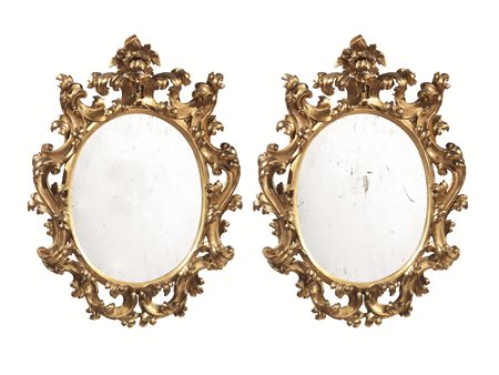 Coppia di specchiere ovali, metà sec. XIX, in legno intagliato e dorato,...