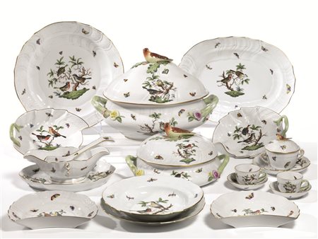 Servito di piatti, manifattura Herend, in porcellana con decoro Rothschild a...