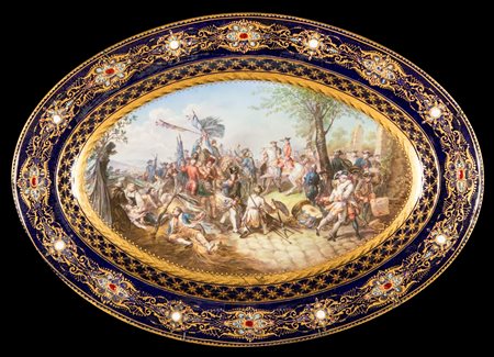  
Grande piatto ovale in porcellana policroma, Sèvres, metà del XIX secolo 
 cm 50x35