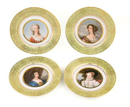  
Quattro piatti in porcellana policroma, manifattura di Sèvres, terzo quarto del XIX secolo 
 diametro cm 24
