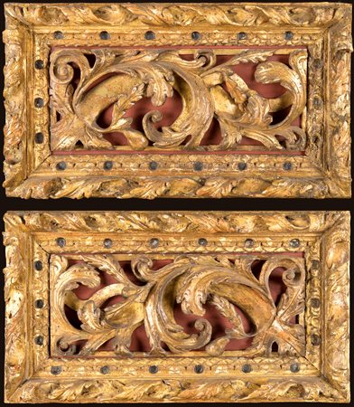  
Coppia di fregi in legno dorato, XVII secolo 
 cm 42x75