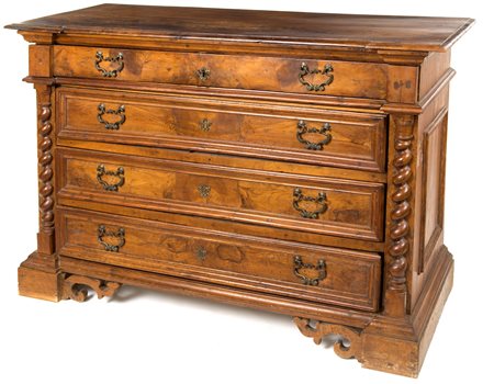  
Canterano in noce e radica, XVII secolo 
 cm 97x148x59