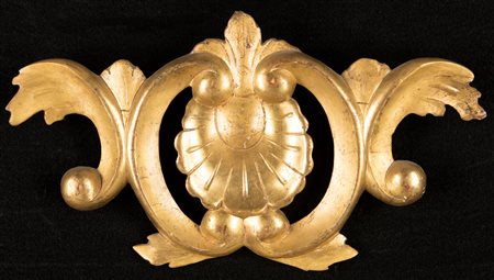  
Fregio in legno intagliato e dorato, XIX secolo 
 cm 19x34