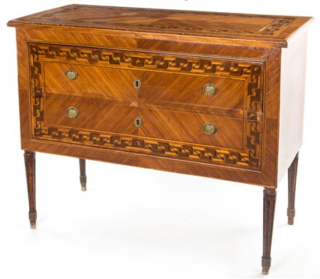  
Cassettone Luigi XVI in legno di rosa, XIX secolo 
 cm 94x116x57