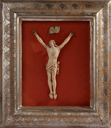 
Cristo crocifisso in avorio, fine XVIII/inizio XIX secolo 
 cm 23x14,5 - con la cornice: cm 44x38,5