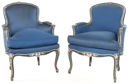  
Coppia di poltrone Luigi XV in legno laccato blu, XIX secolo 
 cm 91x68x50