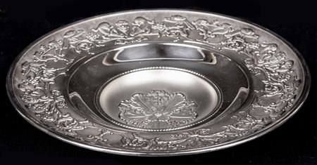  
Centrotavola in argento 
 cm 5,5x30 - gr. 364 