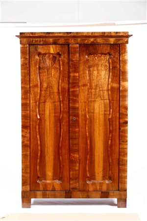 Armadio a due ante pannellate, XX secolo