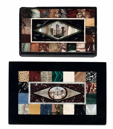 Due presse papier con micromosaico centrale e commesso di marmi e pietre dure. XX secolo