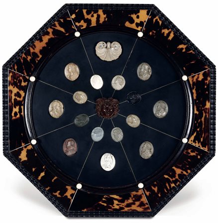 Cornice in legno ebanizzato e tartaruga. Inizi XX secolo