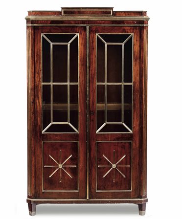 Vetrina a due ante con profili in ottone. XIX secolo