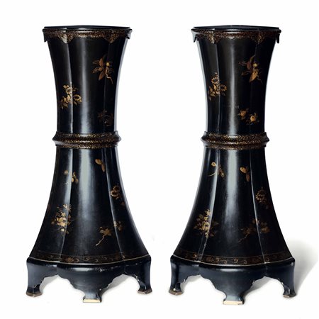 Coppia di gueridons ad angolo in legno ebanizzato, Inghilterra XVIII-XIX secolo