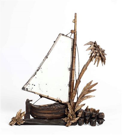 Specchio da tavolo con barca in legno intagliato e dorato e placca in rame con beduino su cammello