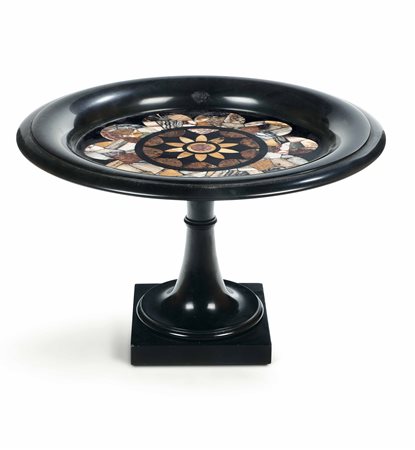 Coppa in nero del Belgio con commesso di marmi policromi, XX secolo