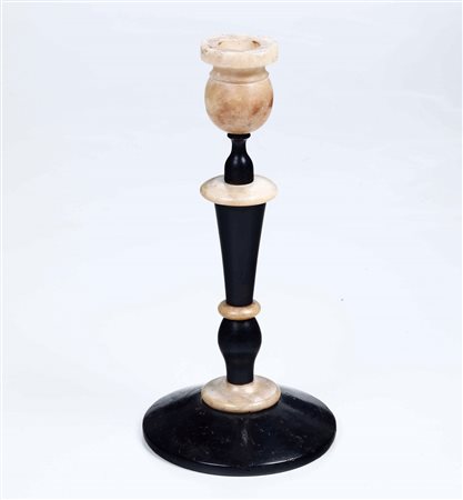 Candeliere in legno tornito, ebanizzato e alabastro. XIX secolo