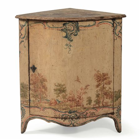 Angolare in legno laccato, XVIII secolo