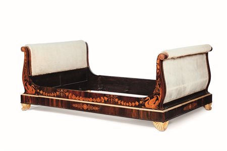 Letto Carlo X in mogano intarsiato, XIX secolo