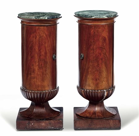 Coppia di comodini a colonna, XIX secolo