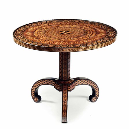 Tavolo circolare interamente intarsiato in varie essenze, XIX-XX secolo