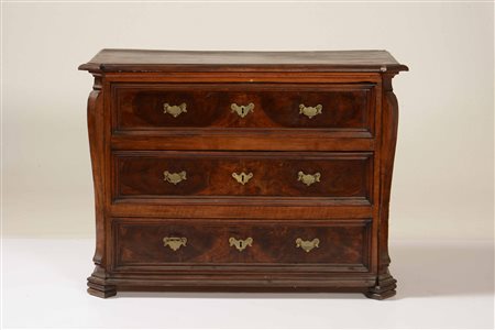 Comò lastronato, Centro Italia inizi XVIII secolo