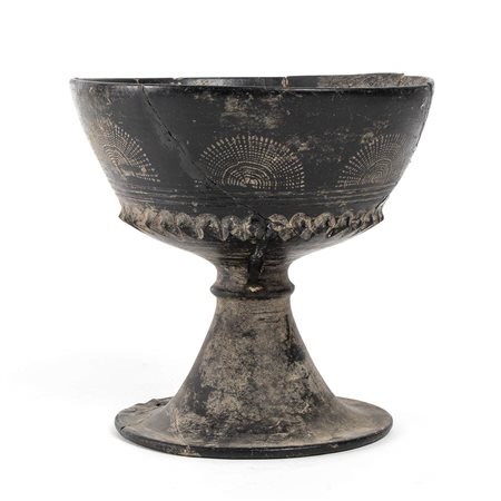 CALICE ETRUSCO IN BUCCHERO GRAFFITOVII - VI secolo a.C.alt. cm 15; diam. cm...