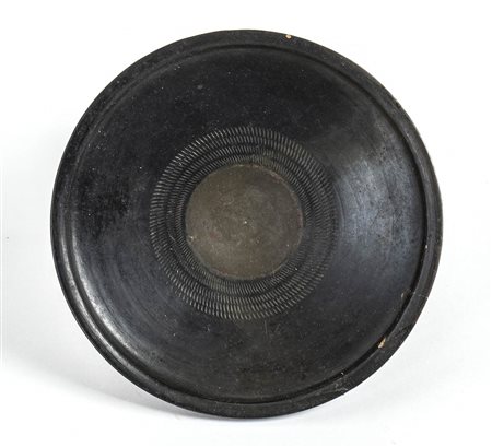 PIATTELLO A VERNICE NERACampania, IV - III secolo a.C.diam. cm...