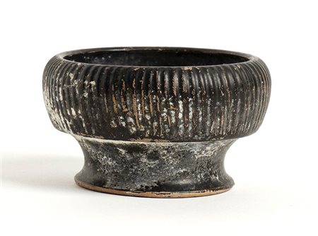 CIOTOLA MINIATURISTICA BACCELLATA A VERNICE NERAApulia, IV - III secolo...