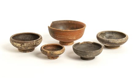 GRUPPO DI 5 CIOTOLE MINIATURISTICHE A VERNICE NERAEtruria e Lazio, III - II...