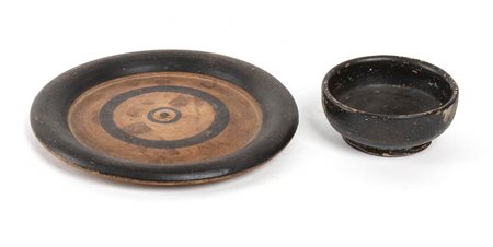COPPIA DI VASETTI A VERNICE NERACampania, III secolo a.C.diam. piattino cm...