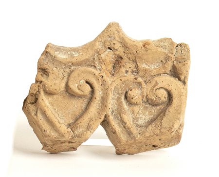 FRAMMENTO DI ANTEFISSA A PALMETTAEpoca romanaTerracotta, lungh. cm...