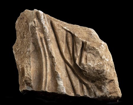 PANNEGGIOEpoca romanaMarmo, cm 25,5 x 22; spess. cm 13ProvenienzaCollezione...