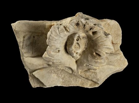 FRAMMENTO DI DECORAZIONE ARCHITETTONICA CON FIORE D'ACANTOEpoca romana...