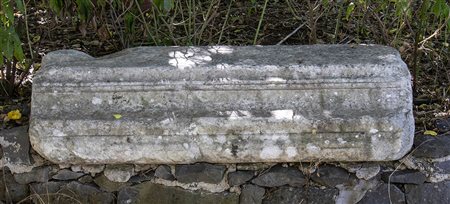 ARCHITRAVE MODANATOEpoca romanaMarmo, lungh. m 1,40; alt. cm 25; spess. ca....