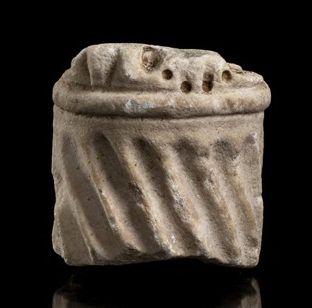 COLONNINA TORTILEEpoca romanaMarmo, alt. cm 7Colonnina tortile dalla quale...