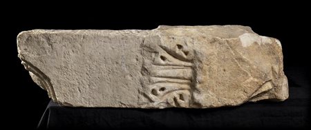 MENSOLA RINASCIMENTALEItalia centrale, XIV - XVI secoloMarmo calcareo, lungh....